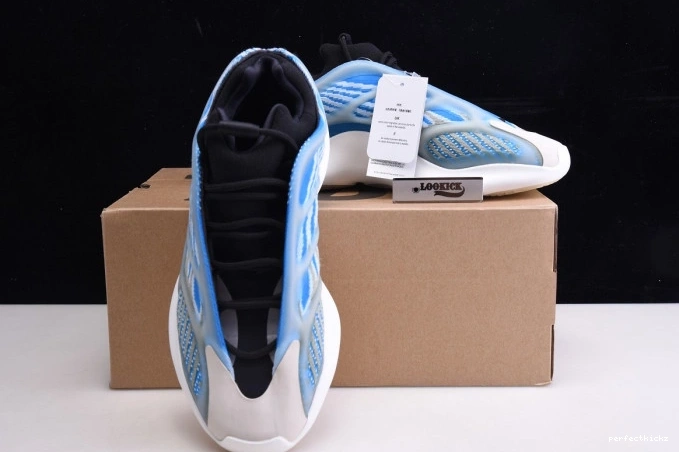 THE YEEZY 700 G54850 GLOW V3 ADIDAS IN DARK 0814
